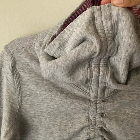 Lululemon In a Cinch Longsleeve Tee Pullover Heathered Grey Pink Striped… - Picture 7 of 15